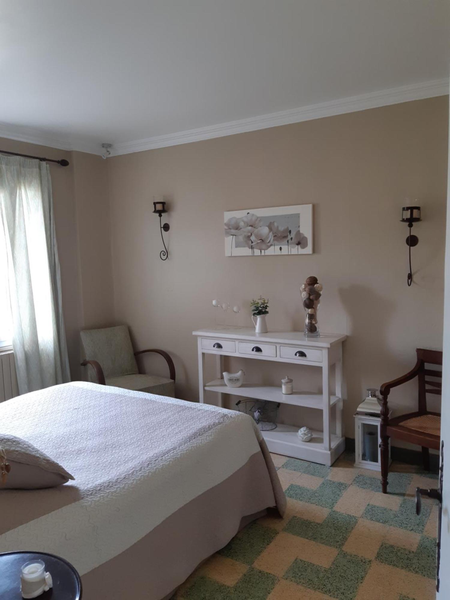 Cherche Midi Noves Exteriör bild