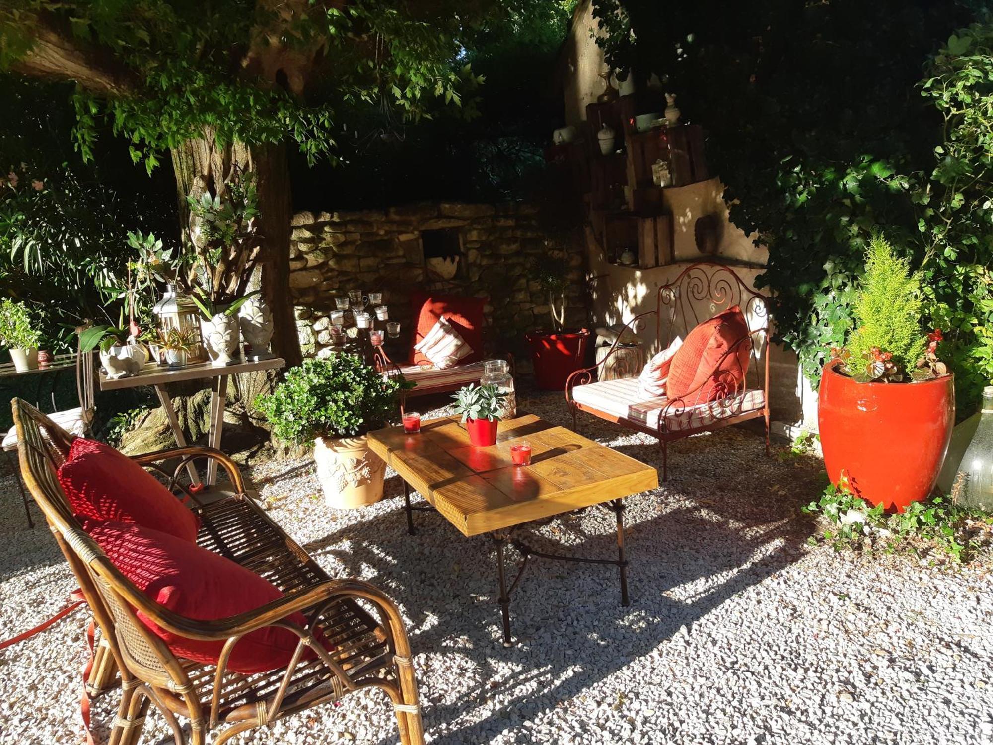 Cherche Midi Noves Exteriör bild