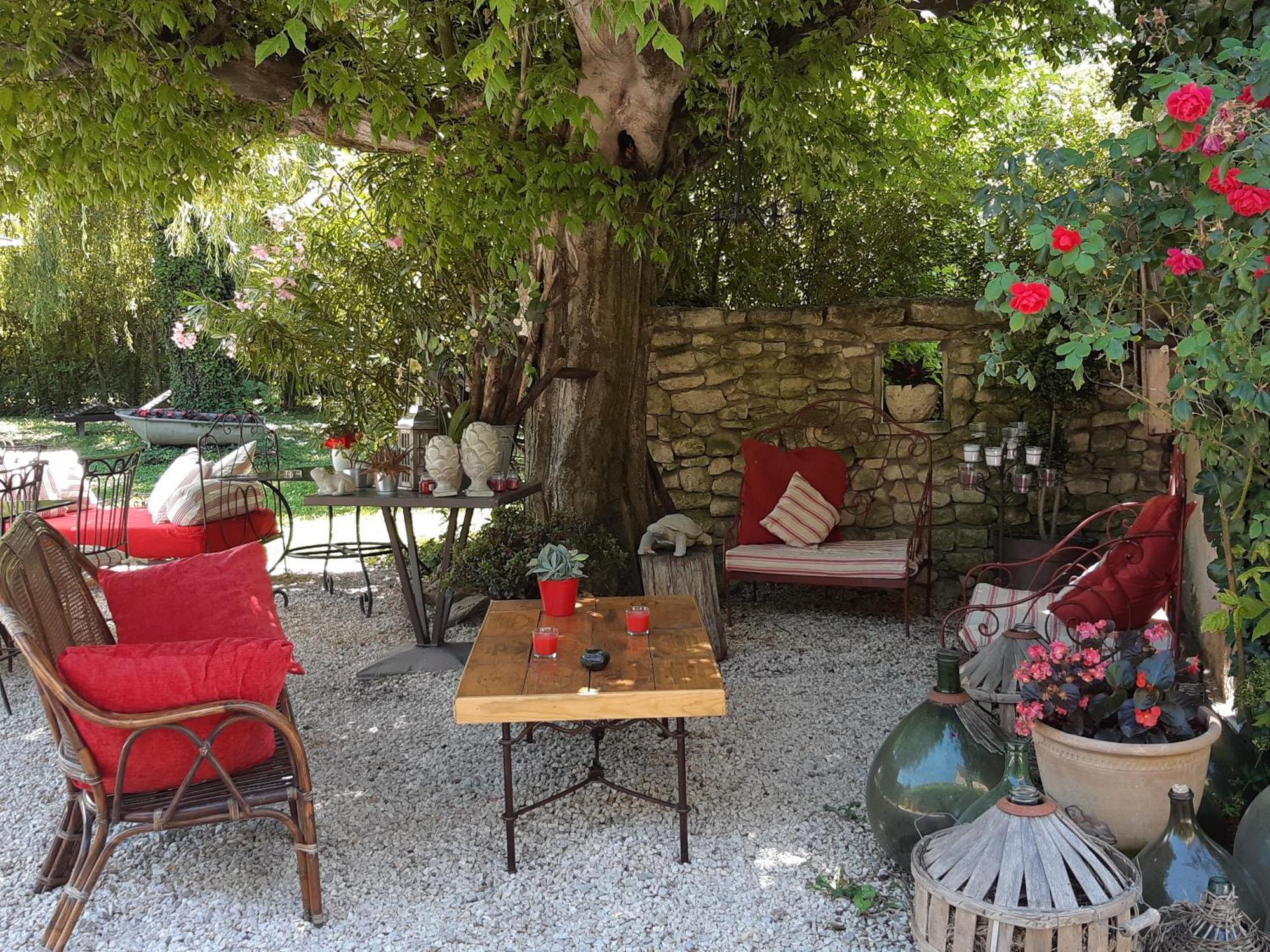 Cherche Midi Noves Exteriör bild