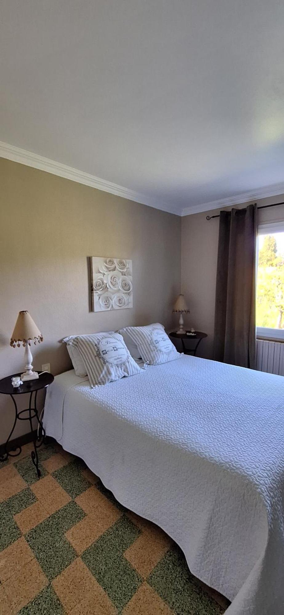 Cherche Midi Noves Exteriör bild